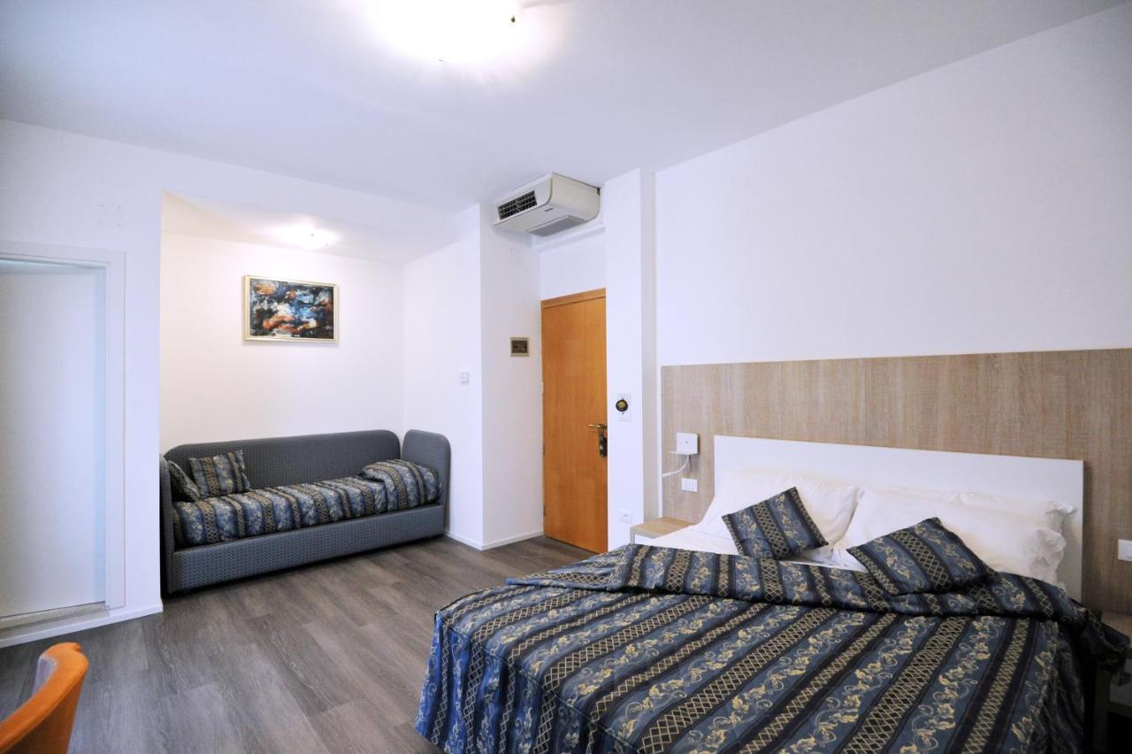 Hotel Marzia Holiday Queen Caorle Exterior photo