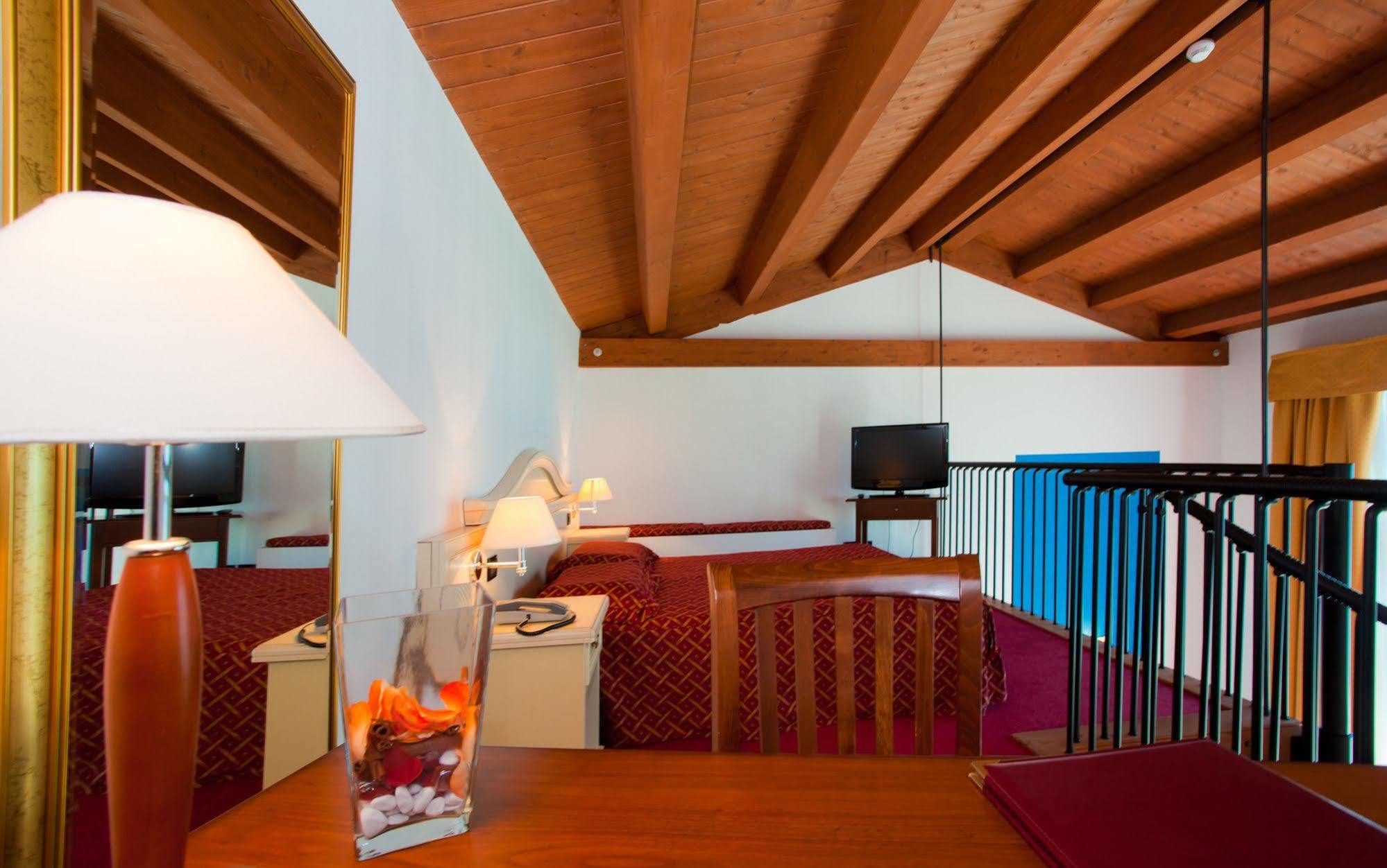 Hotel Marzia Holiday Queen Caorle Exterior photo