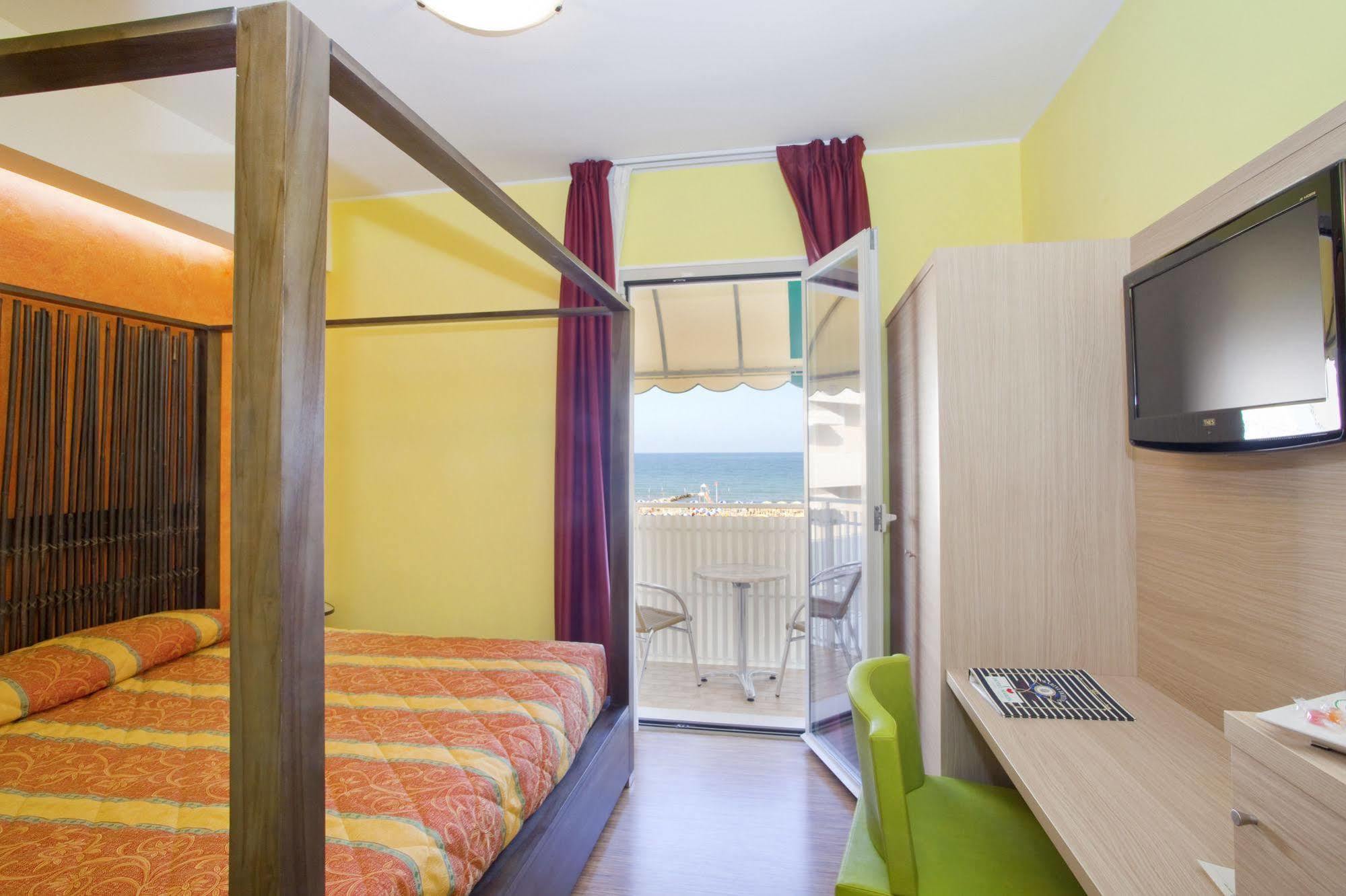 Hotel Marzia Holiday Queen Caorle Exterior photo